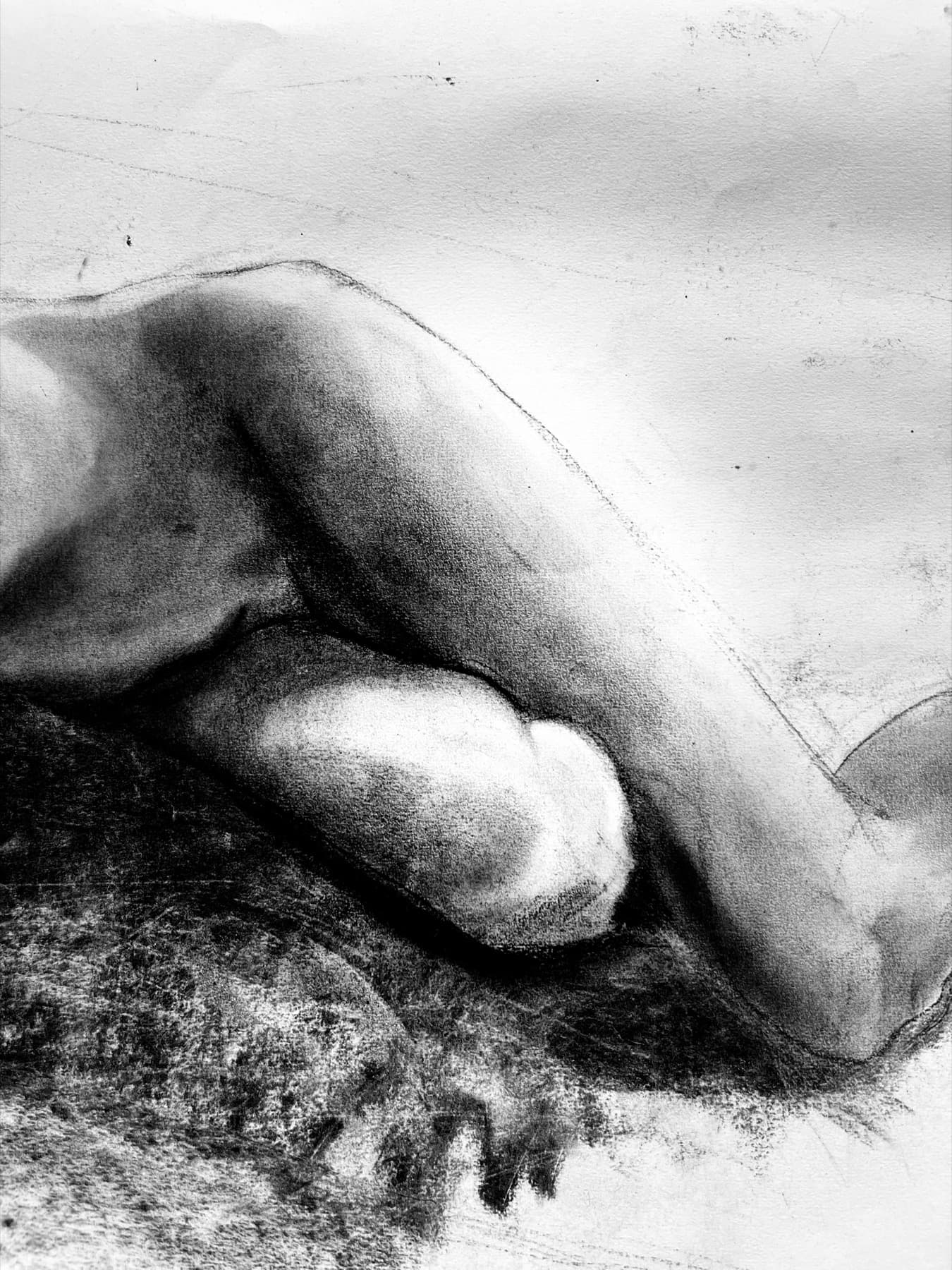A documented live insight drawing session with model, easel, and concentrated studio atmosphere.